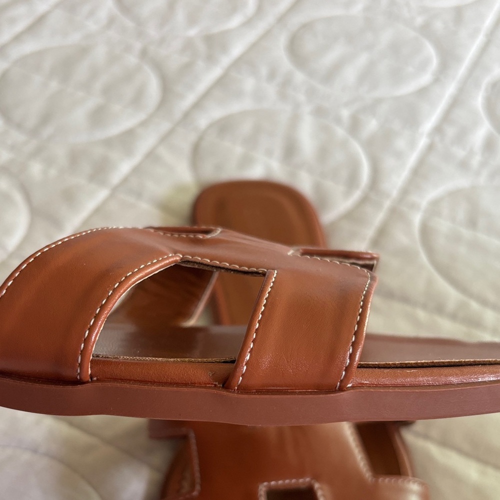 Elegant Tan Leather Sandals - Picture 4 of 7